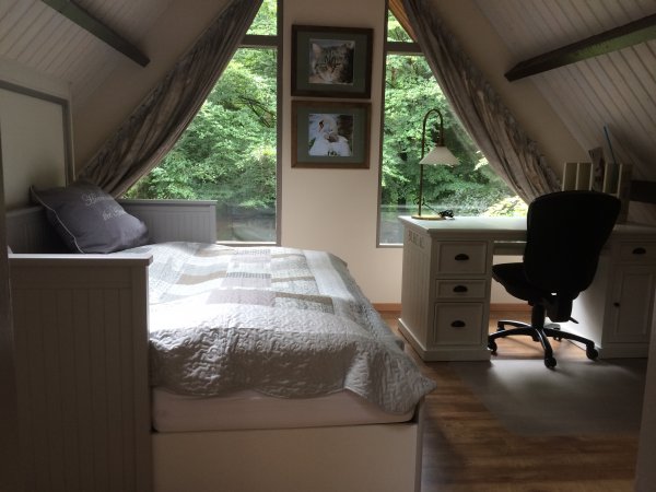 Zweiter Schlafzimmer oben, mit Blick auf dem Garten